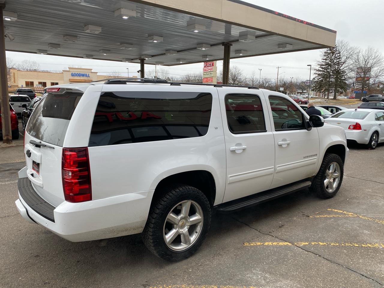 Chevrolet Suburban LT 1500 4WD 2014