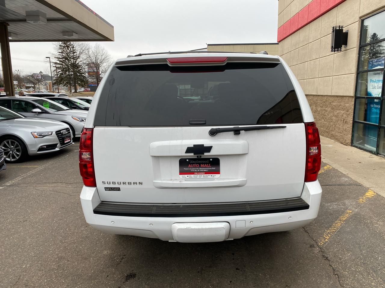 Chevrolet Suburban LT 1500 4WD 2014