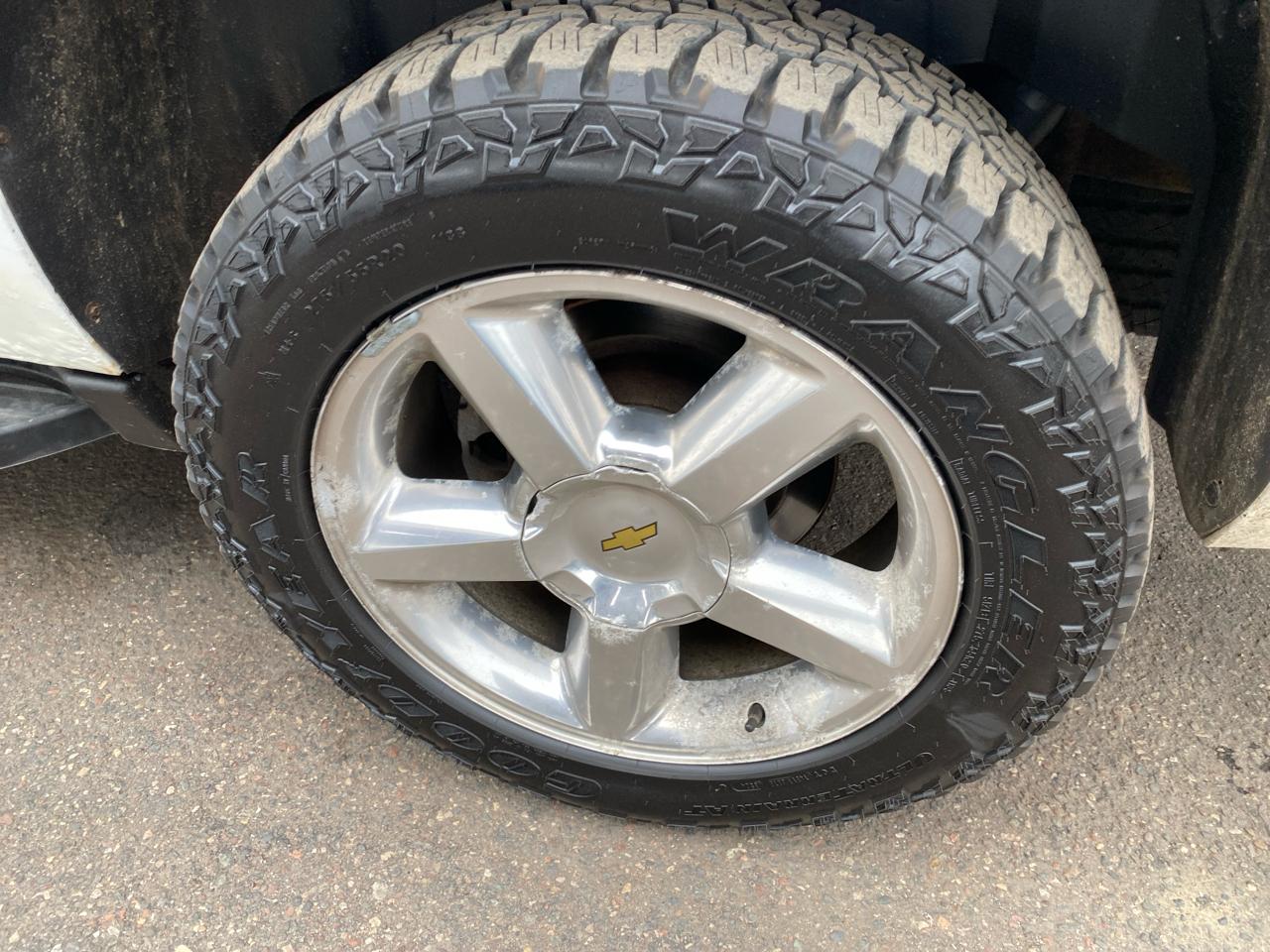 Chevrolet Suburban LT 1500 4WD 2014