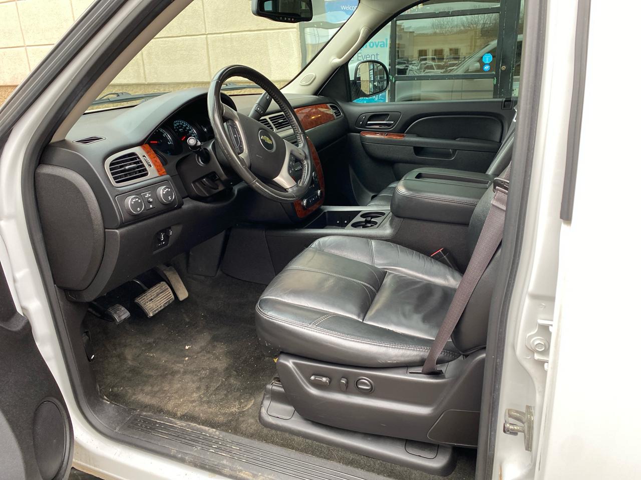 Chevrolet Suburban LT 1500 4WD 2014