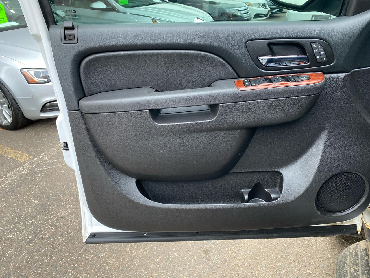 Chevrolet Suburban LT 1500 4WD 2014