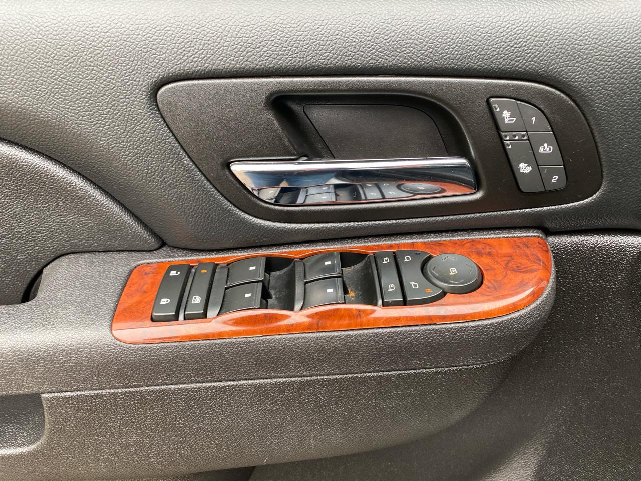 Chevrolet Suburban LT 1500 4WD 2014