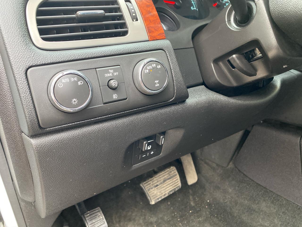 Chevrolet Suburban LT 1500 4WD 2014