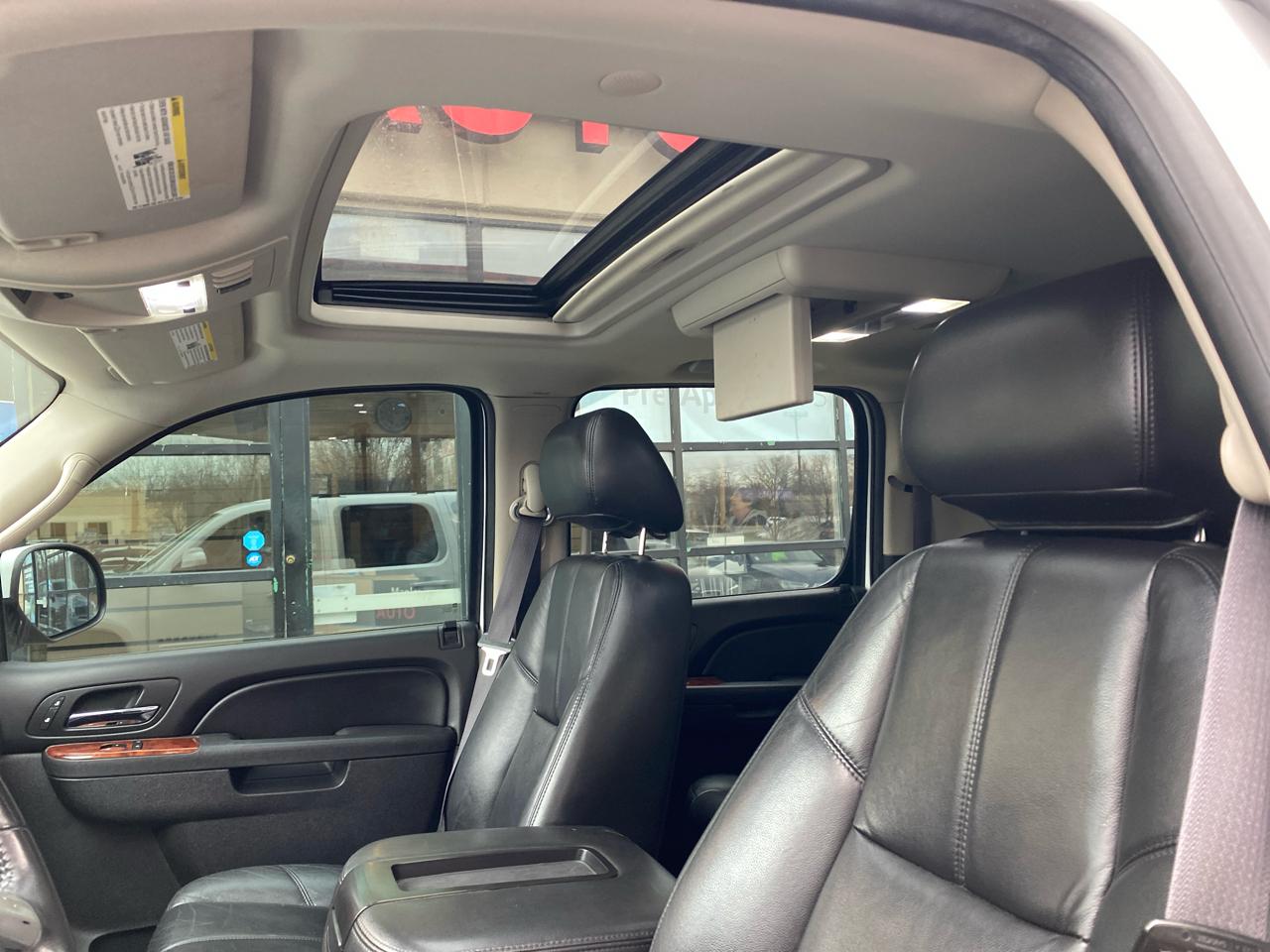 Chevrolet Suburban LT 1500 4WD 2014