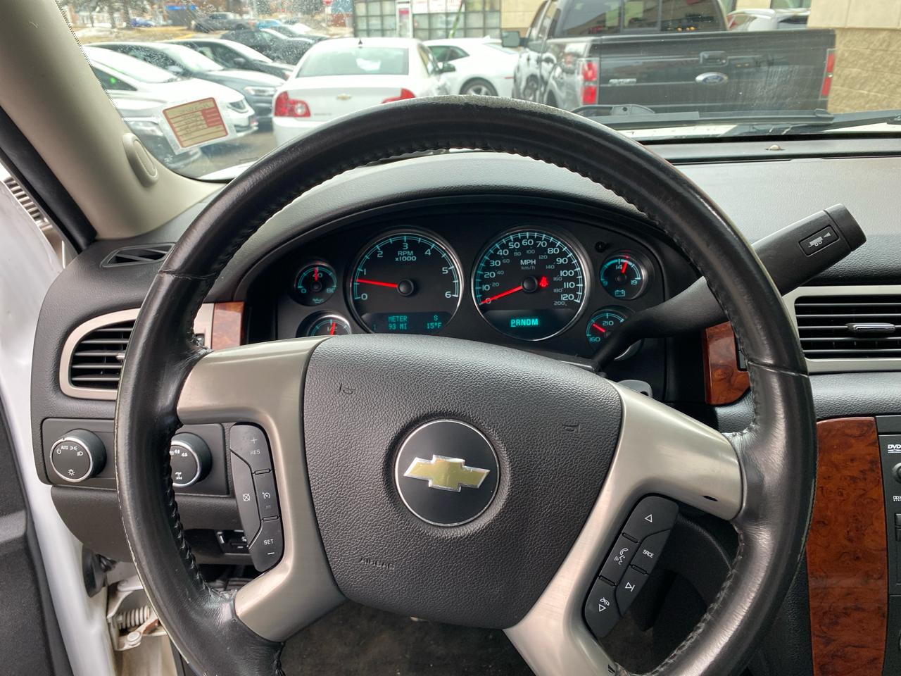 Chevrolet Suburban LT 1500 4WD 2014