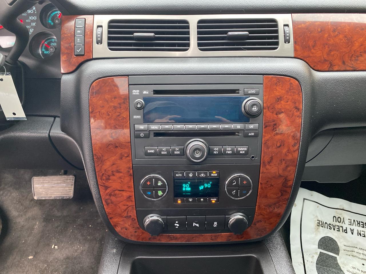 Chevrolet Suburban LT 1500 4WD 2014