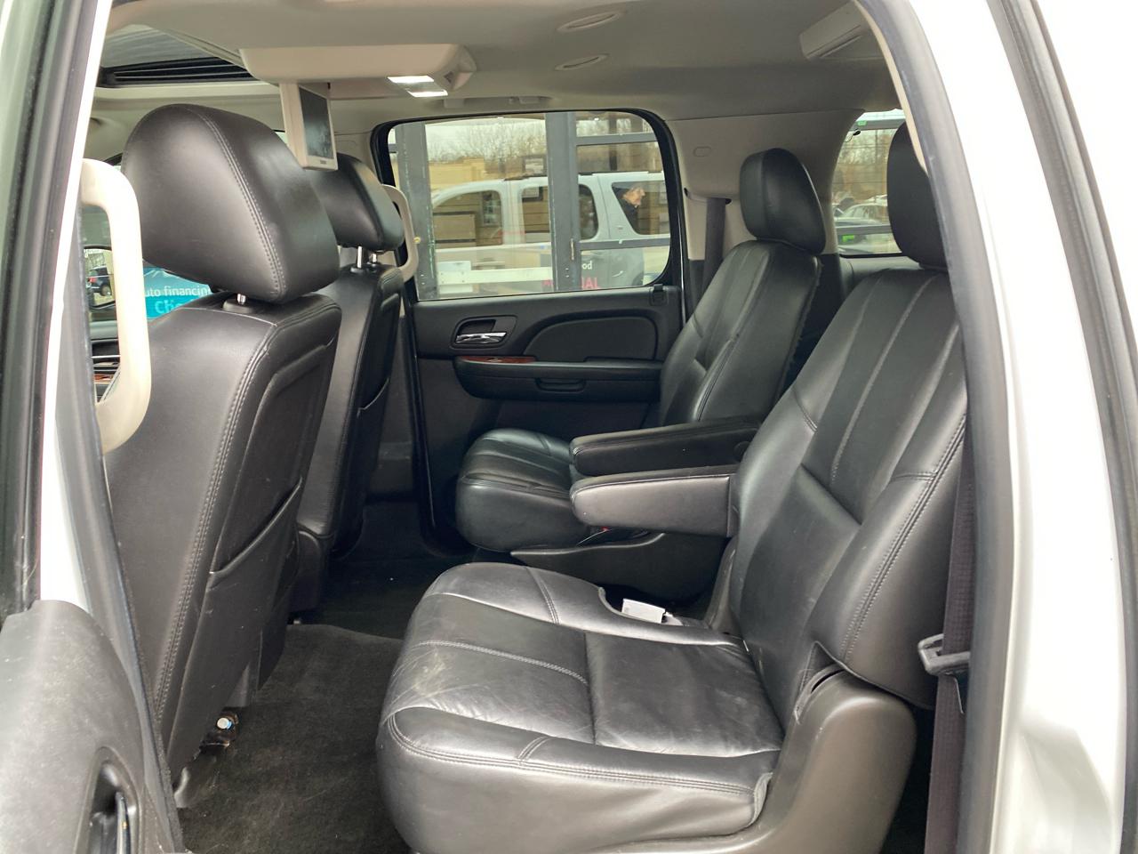 Chevrolet Suburban LT 1500 4WD 2014