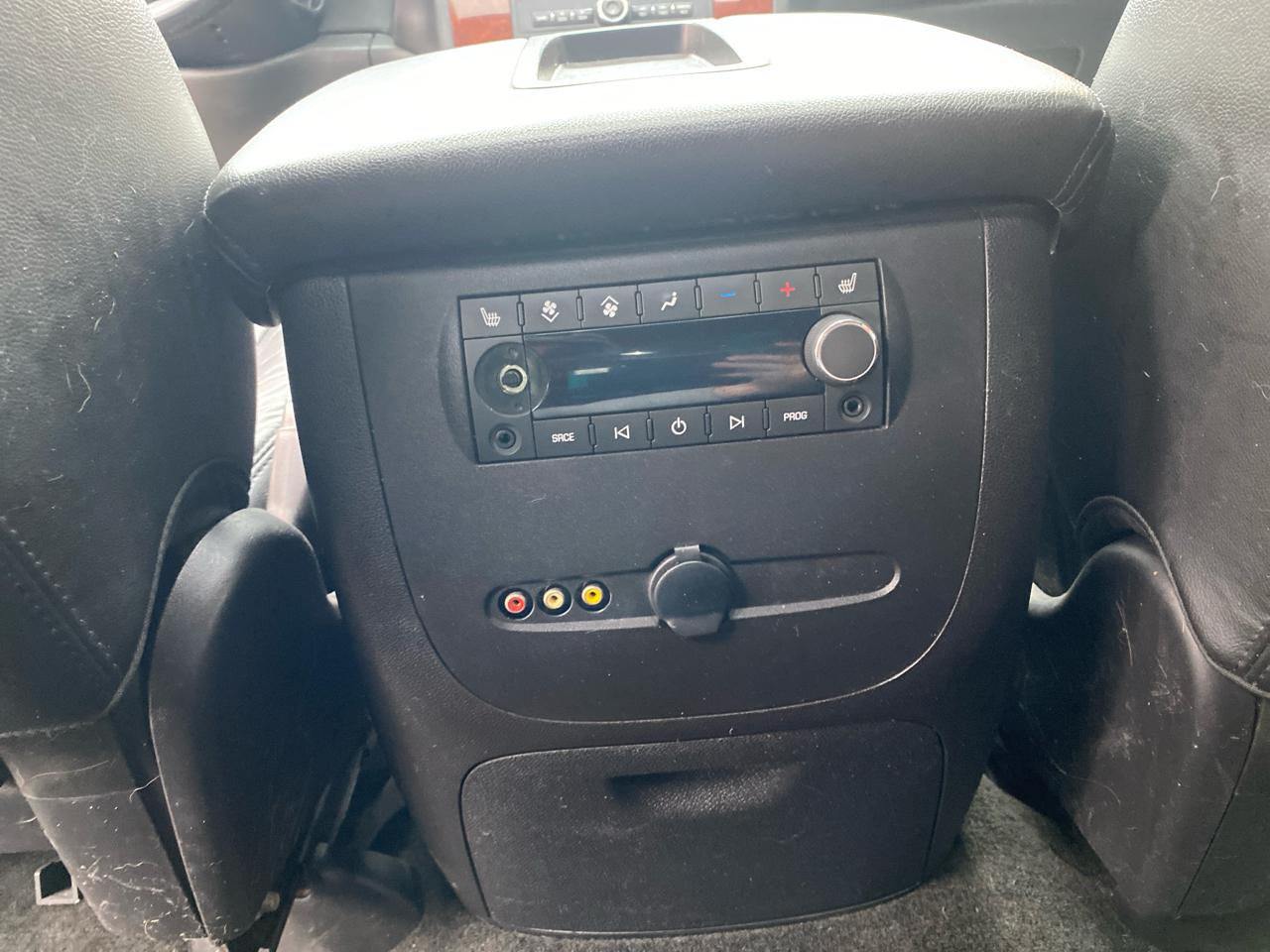 Chevrolet Suburban LT 1500 4WD 2014