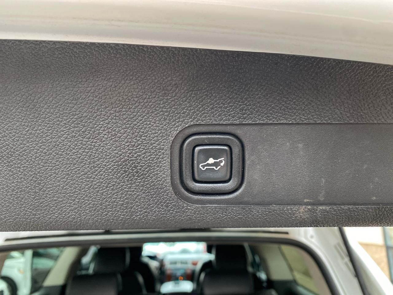 Chevrolet Suburban LT 1500 4WD 2014