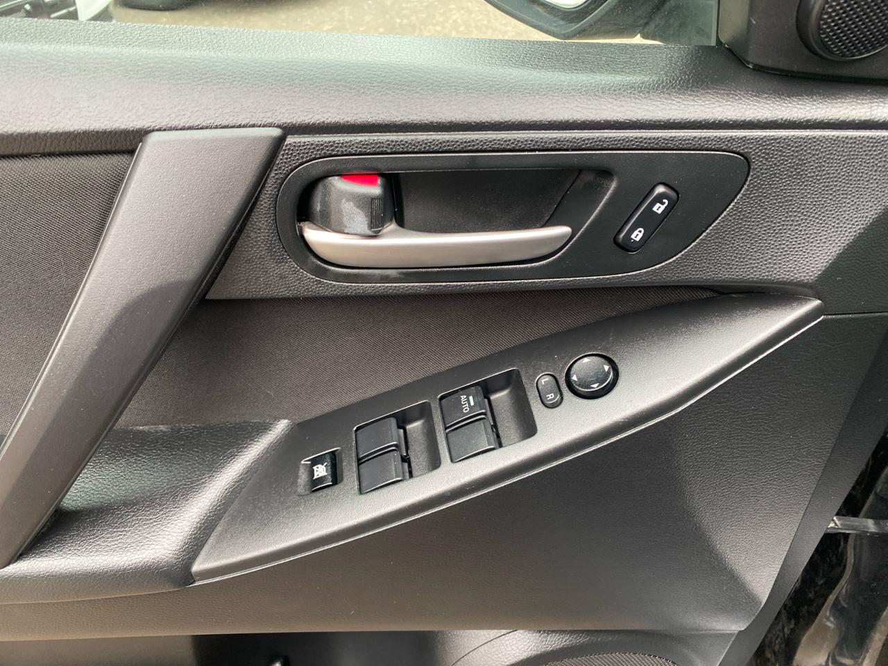 Mazda MAZDA3 i Touring 4-door 2012