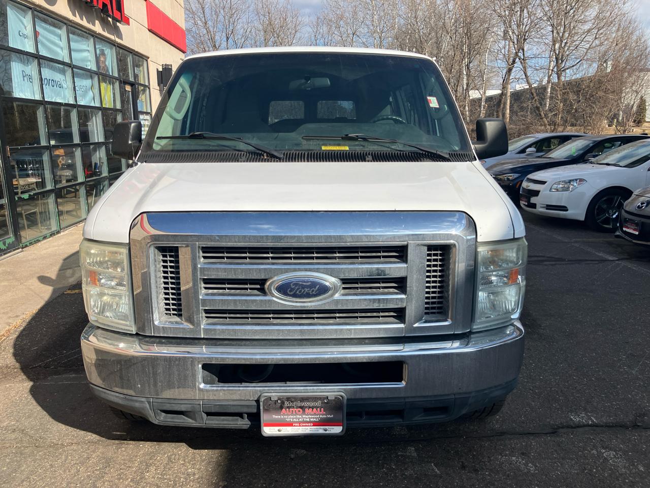 Ford Econoline E-350 XLT Super Duty Extended 2012