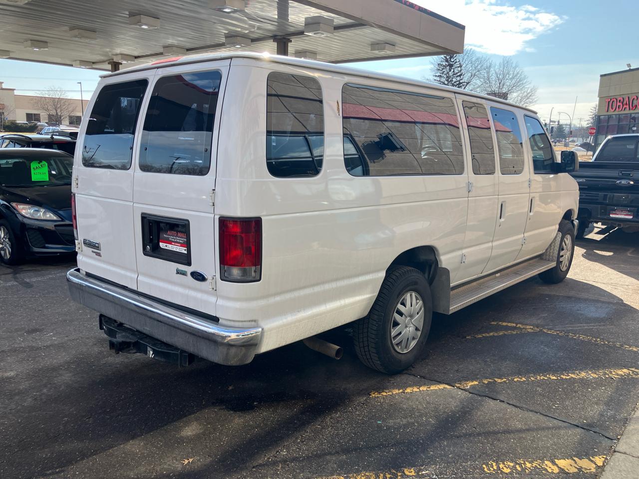 Ford Econoline E-350 XLT Super Duty Extended 2012