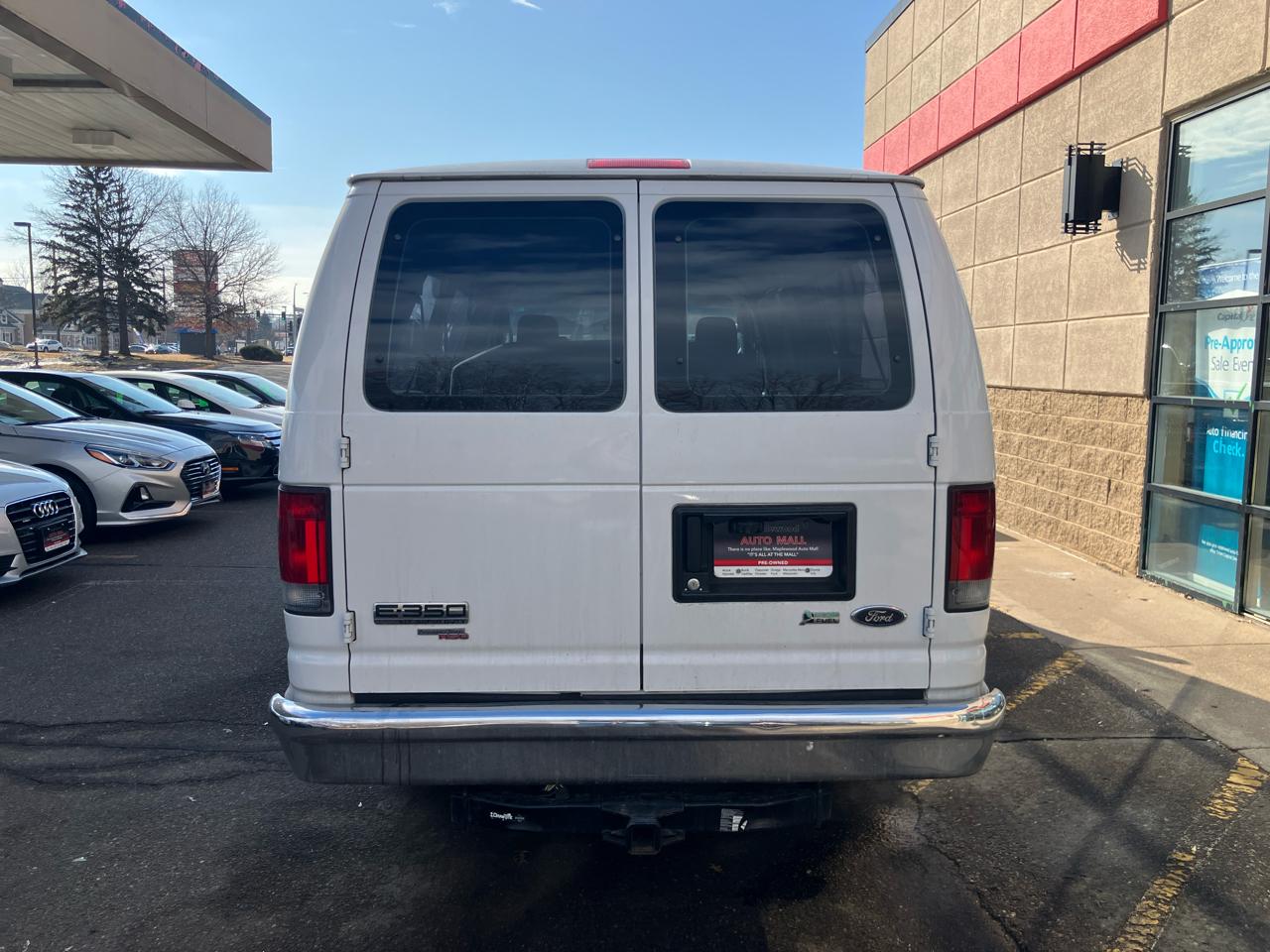 Ford Econoline E-350 XLT Super Duty Extended 2012