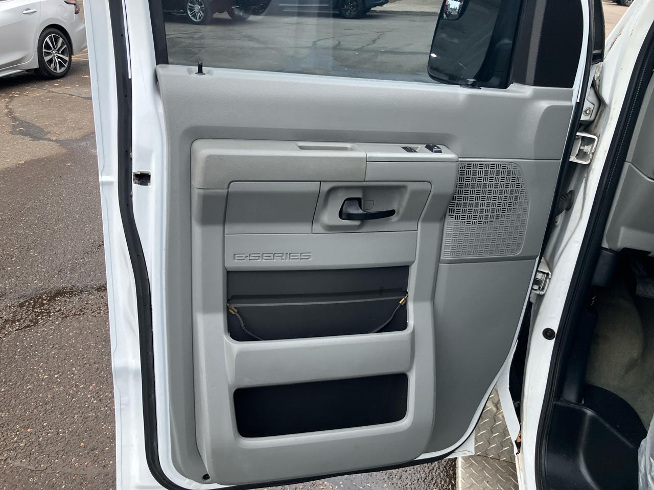 Ford Econoline E-350 XLT Super Duty Extended 2012