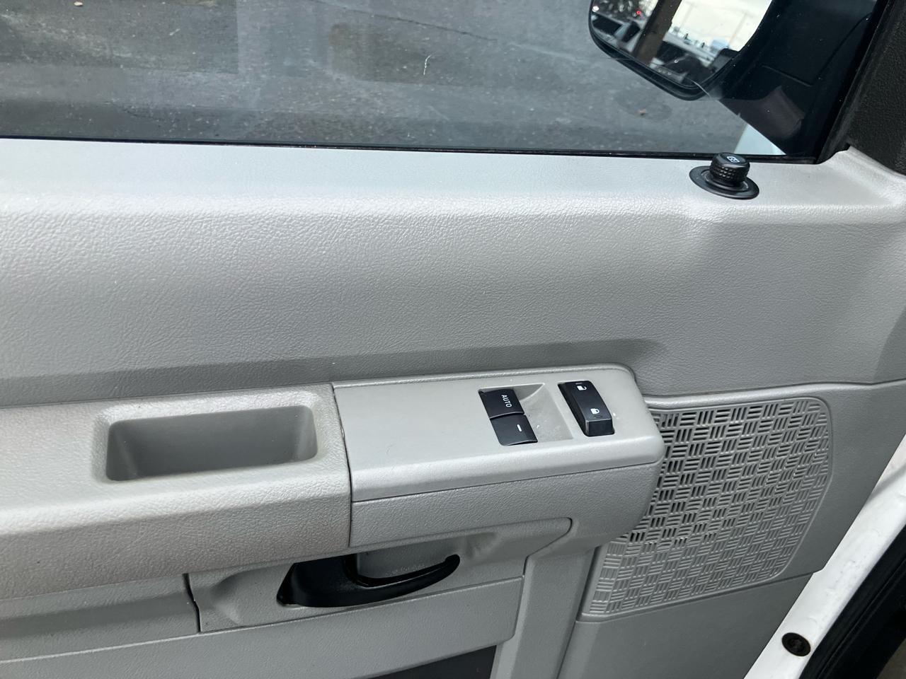 Ford Econoline E-350 XLT Super Duty Extended 2012