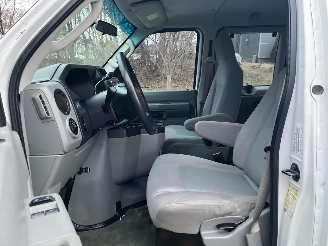 Ford Econoline E-350 XLT Super Duty Extended 2012