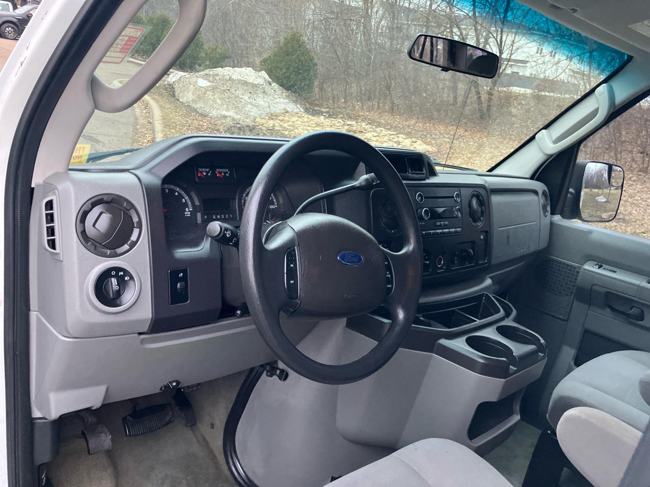 Ford Econoline E-350 XLT Super Duty Extended 2012