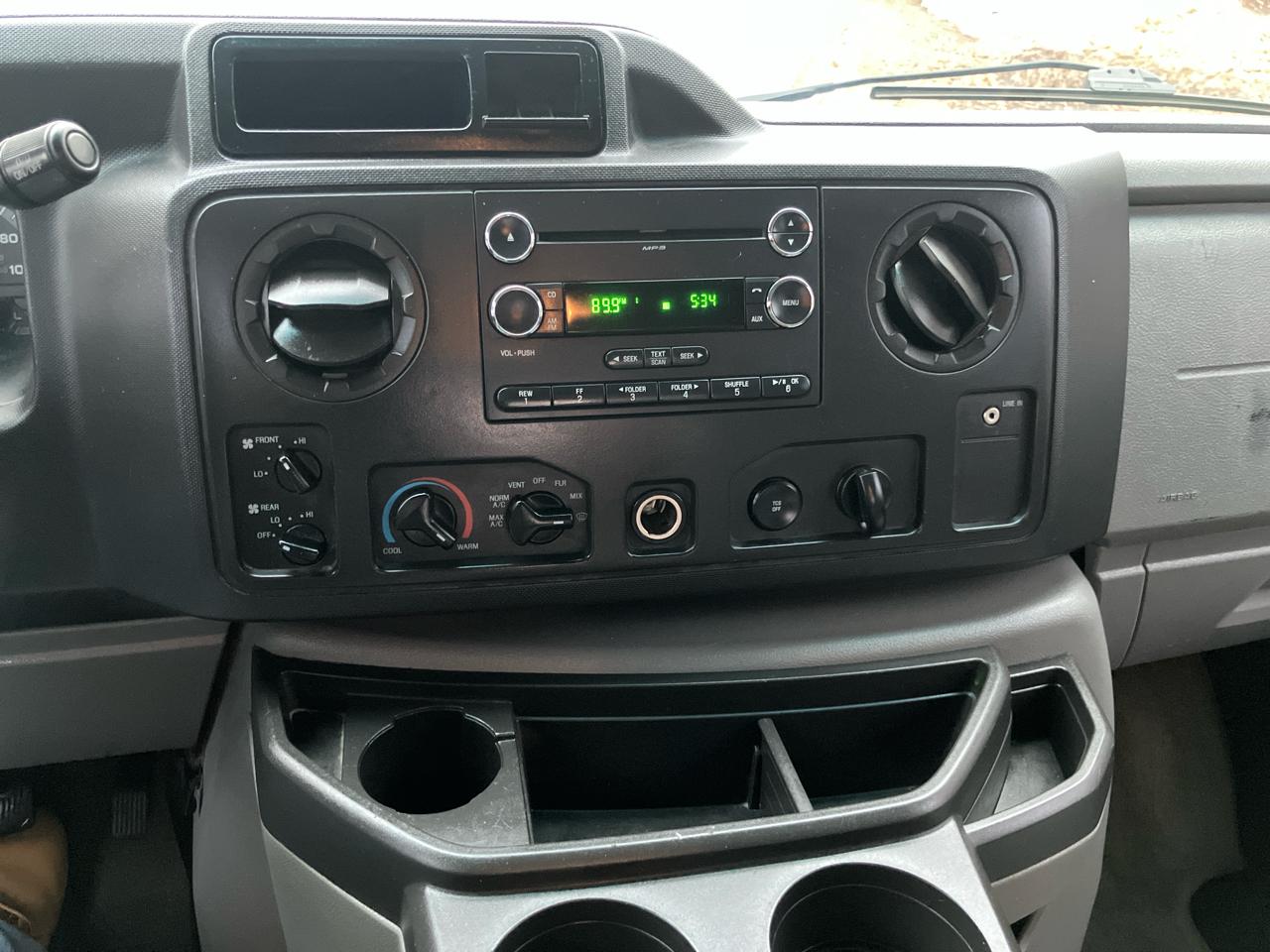 Ford Econoline E-350 XLT Super Duty Extended 2012