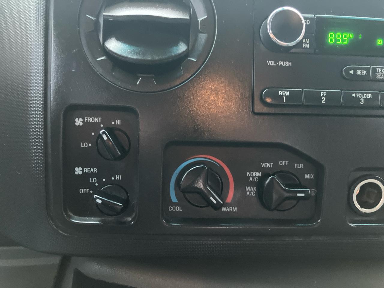 Ford Econoline E-350 XLT Super Duty Extended 2012