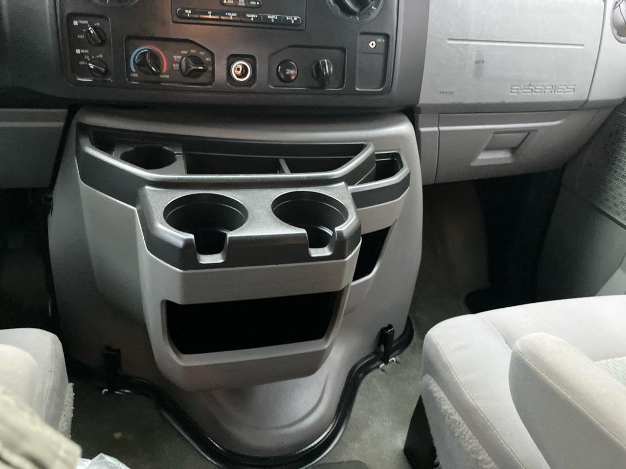 Ford Econoline E-350 XLT Super Duty Extended 2012