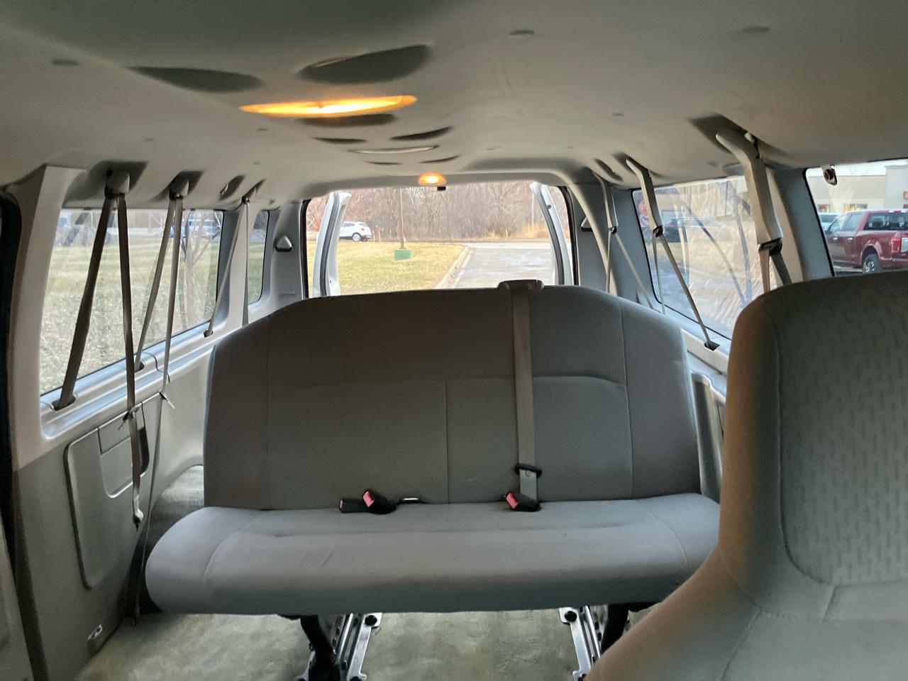 Ford Econoline E-350 XLT Super Duty Extended 2012