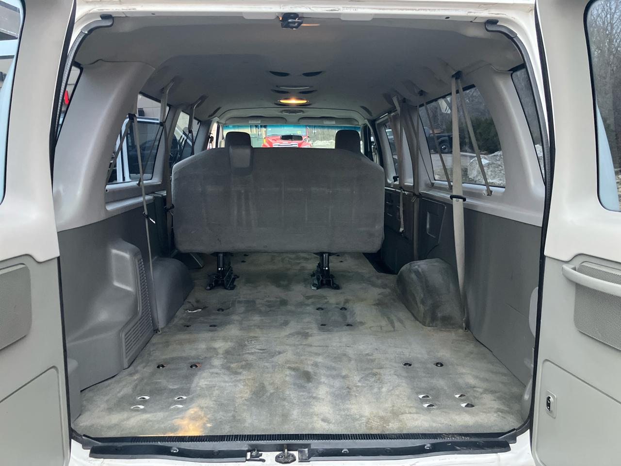 Ford Econoline E-350 XLT Super Duty Extended 2012