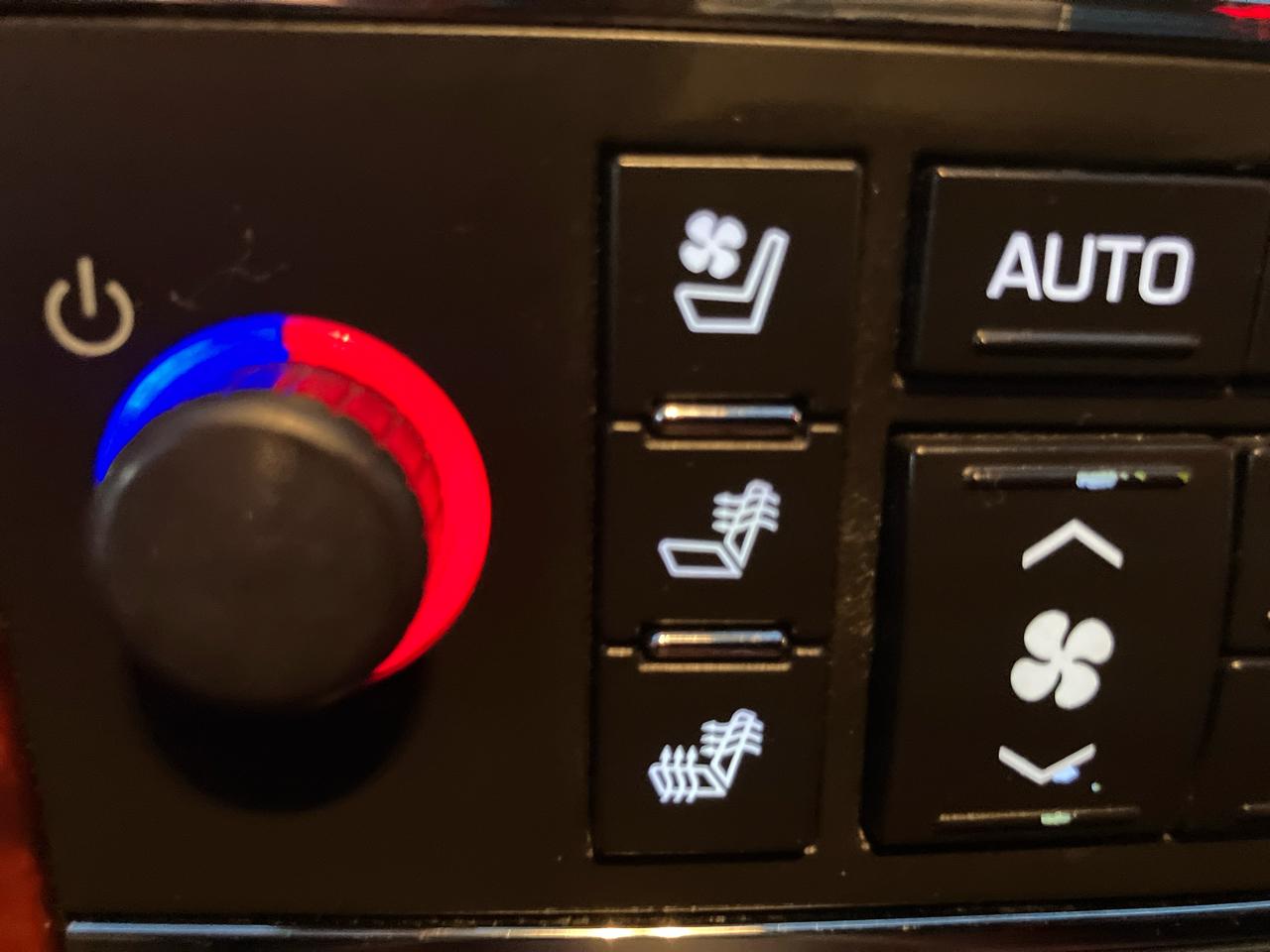 Cadillac Escalade AWD Premium 2012