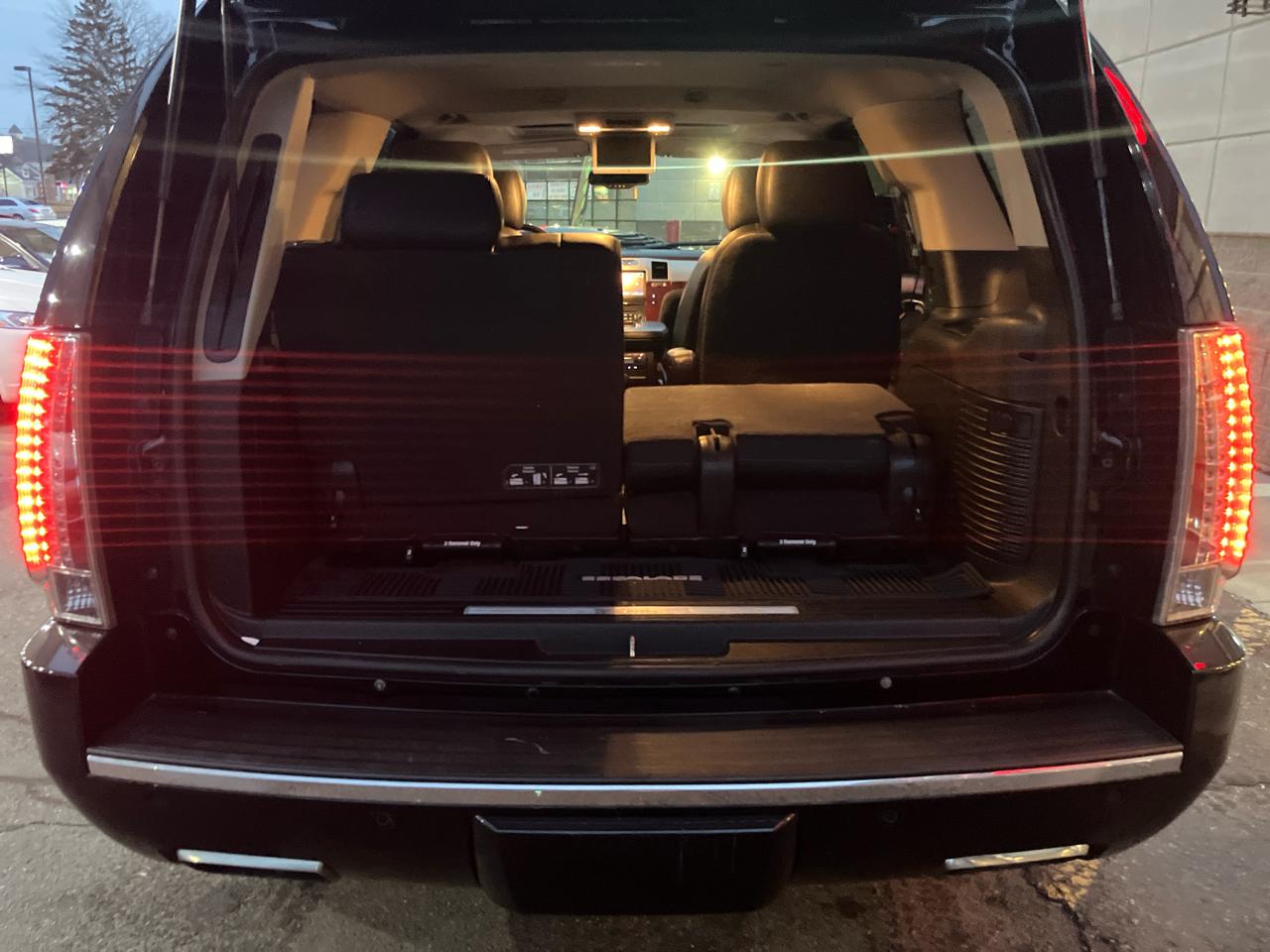 Cadillac Escalade AWD Premium 2012