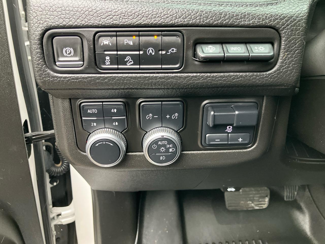 GMC Yukon Denali 4WD 2021