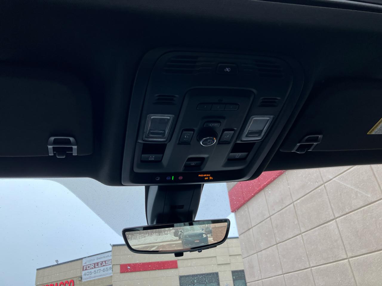 GMC Yukon Denali 4WD 2021