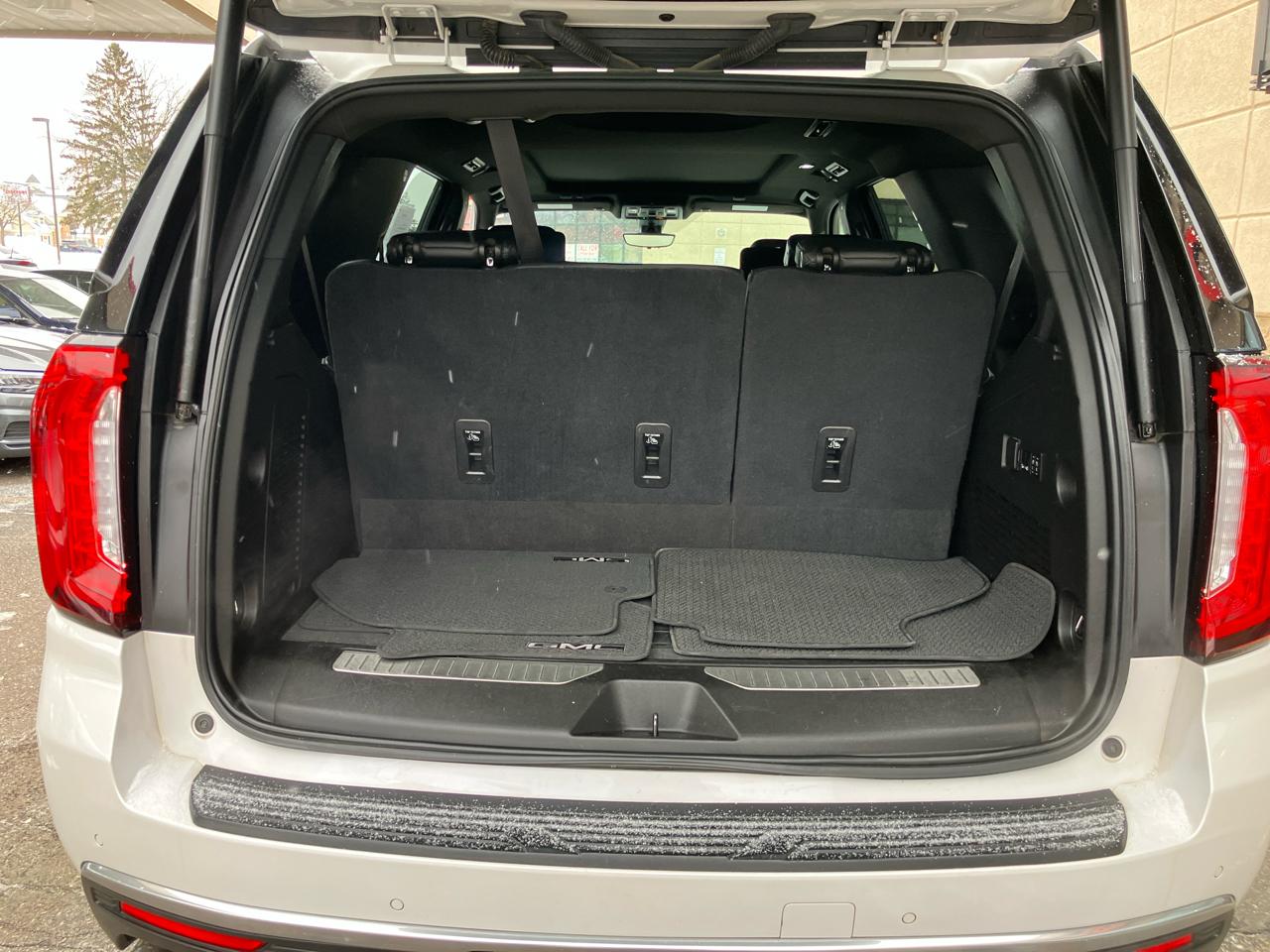 GMC Yukon Denali 4WD 2021