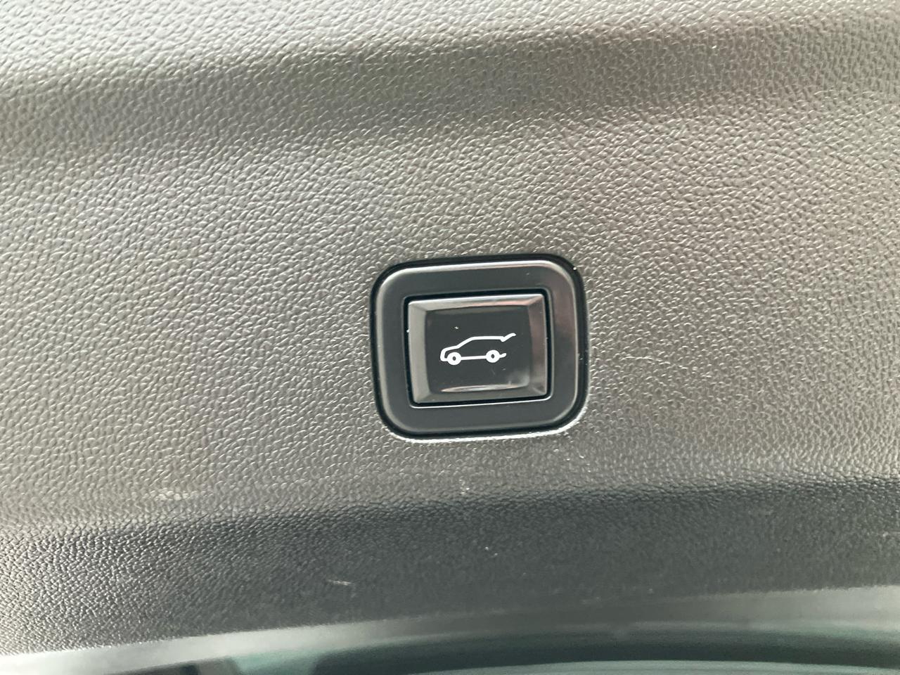 GMC Yukon Denali 4WD 2021