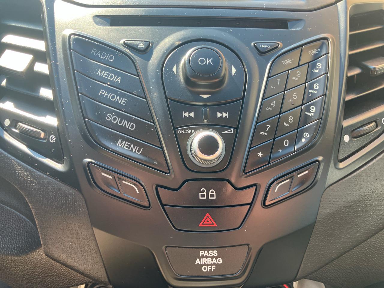 Ford Fiesta SE Sedan 2014