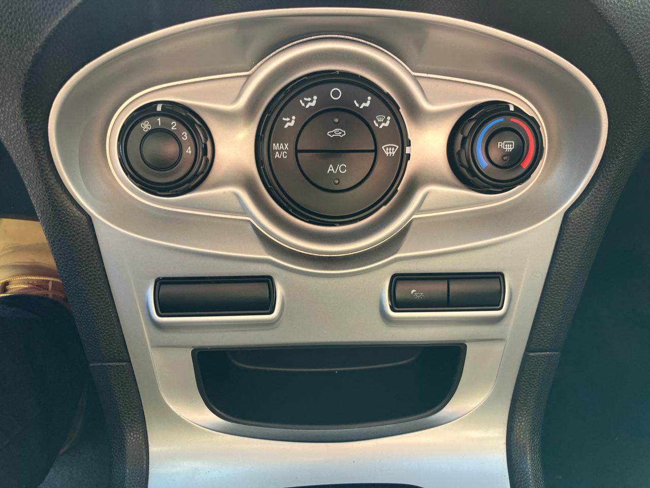 Ford Fiesta SE Sedan 2014