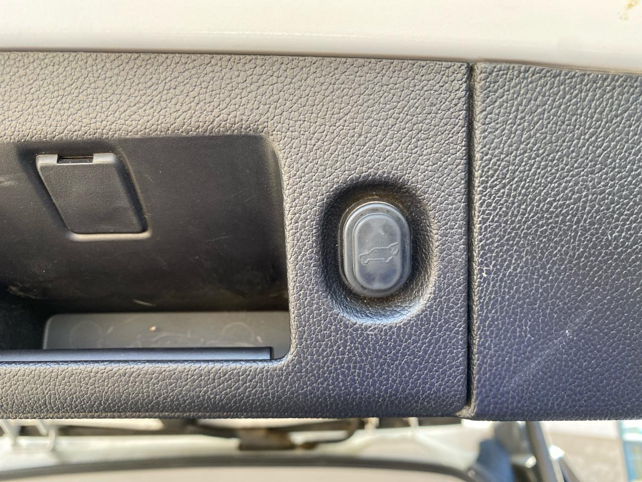 GMC Yukon XL SLT 4WD 2017