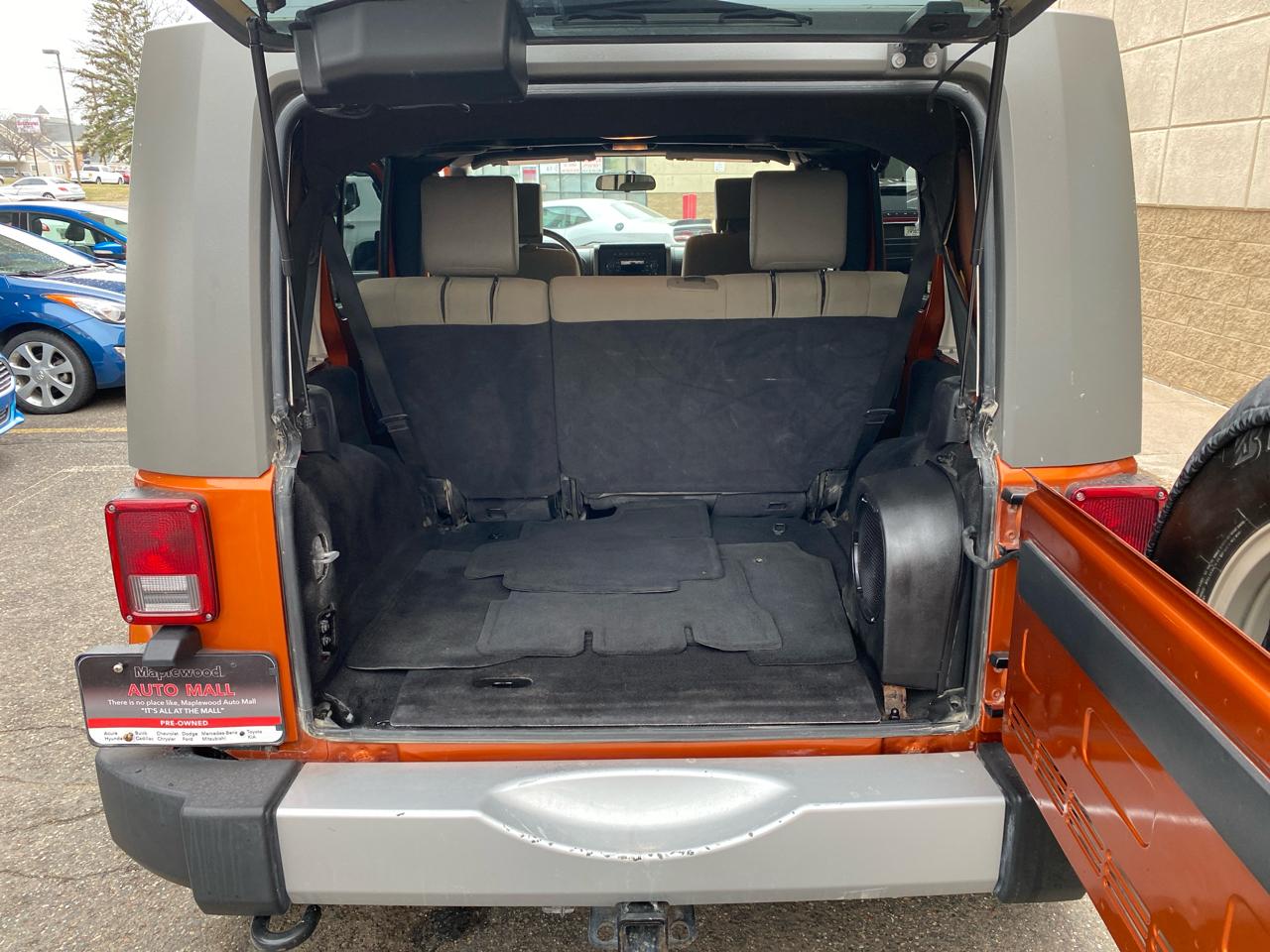 Jeep Wrangler Unlimited Sahara 4WD 2010