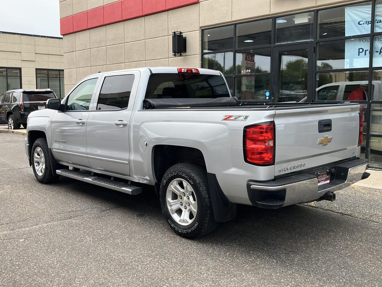 Chevrolet Silverado 1500 4WD Crew Cab 143.5" LT w/2LT 2015