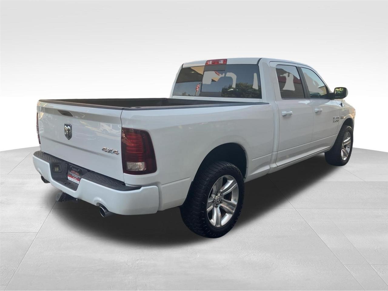 RAM 1500 4WD Crew Cab 149" Sport 2017