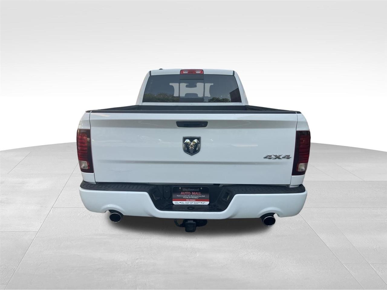 RAM 1500 4WD Crew Cab 149" Sport 2017