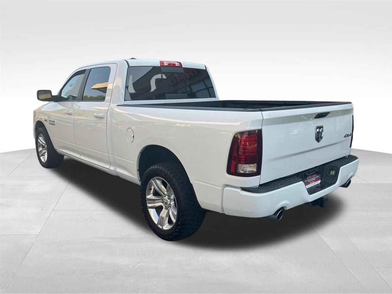 RAM 1500 4WD Crew Cab 149" Sport 2017