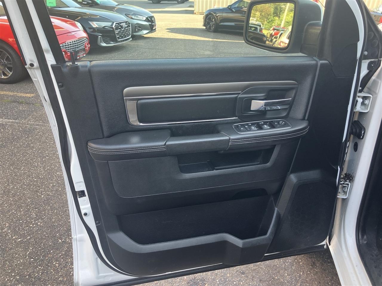 RAM 1500 4WD Crew Cab 149" Sport 2017