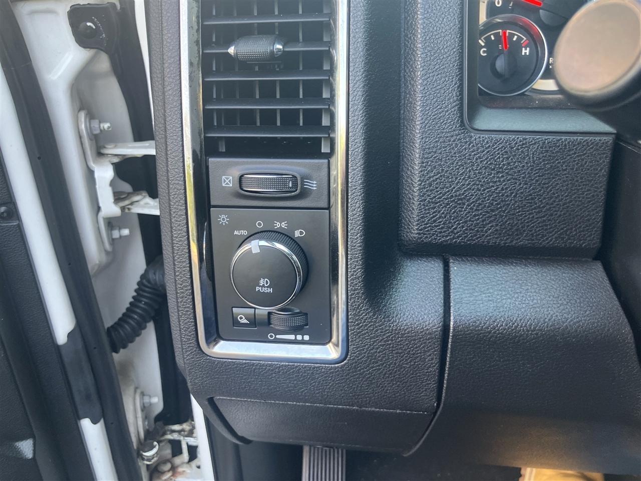 RAM 1500 4WD Crew Cab 149" Sport 2017