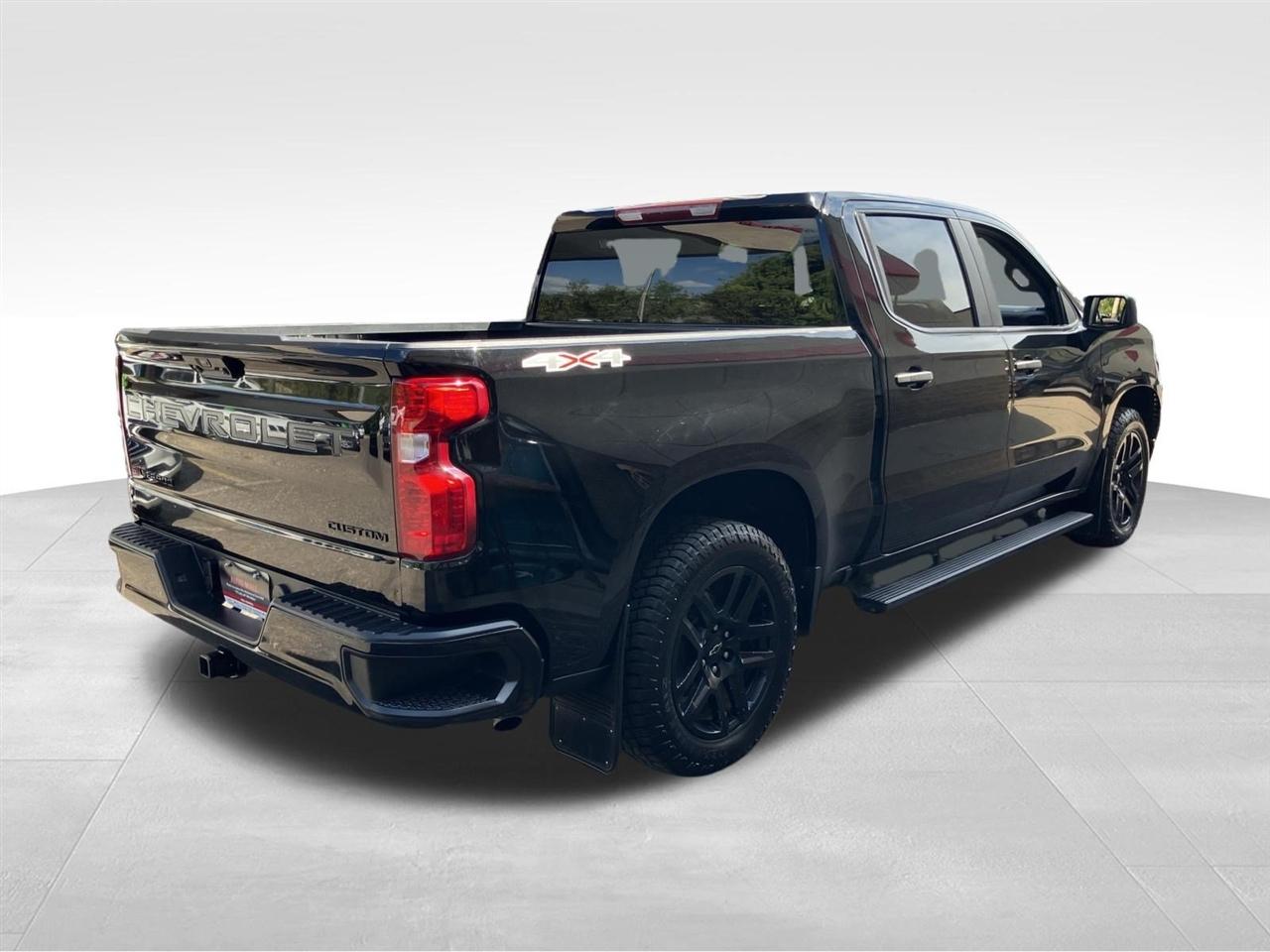 Chevrolet Silverado 1500 4WD Crew Cab 147" Custom 2023