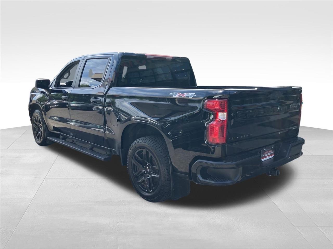 Chevrolet Silverado 1500 4WD Crew Cab 147" Custom 2023