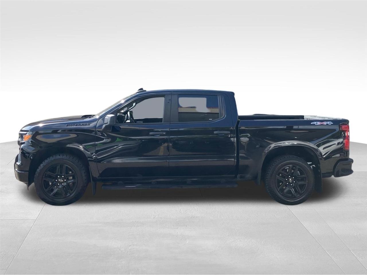 Chevrolet Silverado 1500 4WD Crew Cab 147" Custom 2023