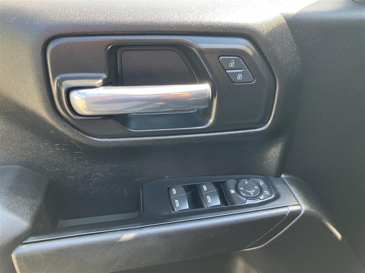Chevrolet Silverado 1500 4WD Crew Cab 147" Custom 2023