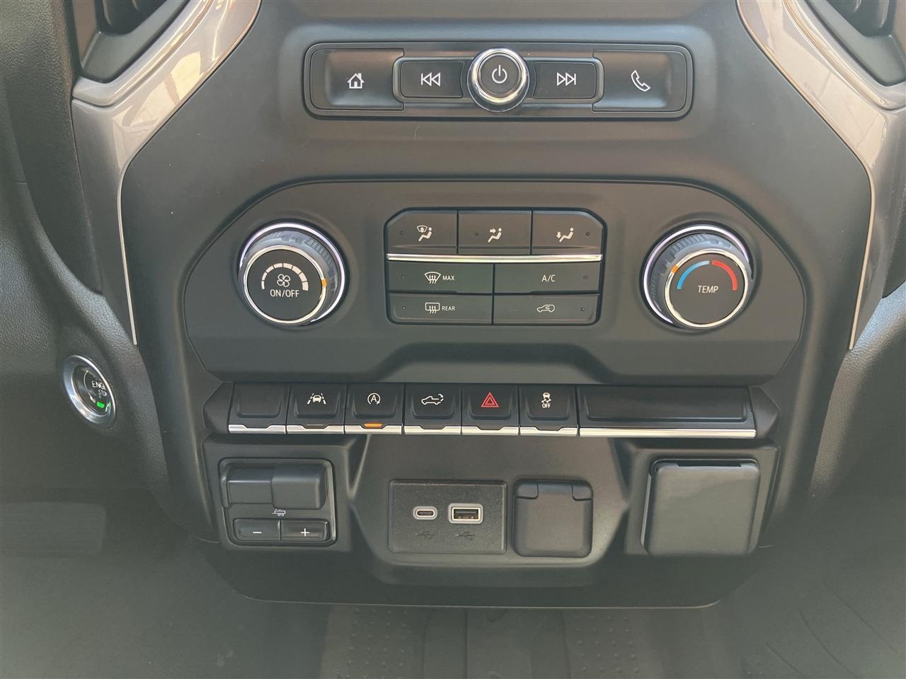 Chevrolet Silverado 1500 4WD Crew Cab 147" Custom 2023