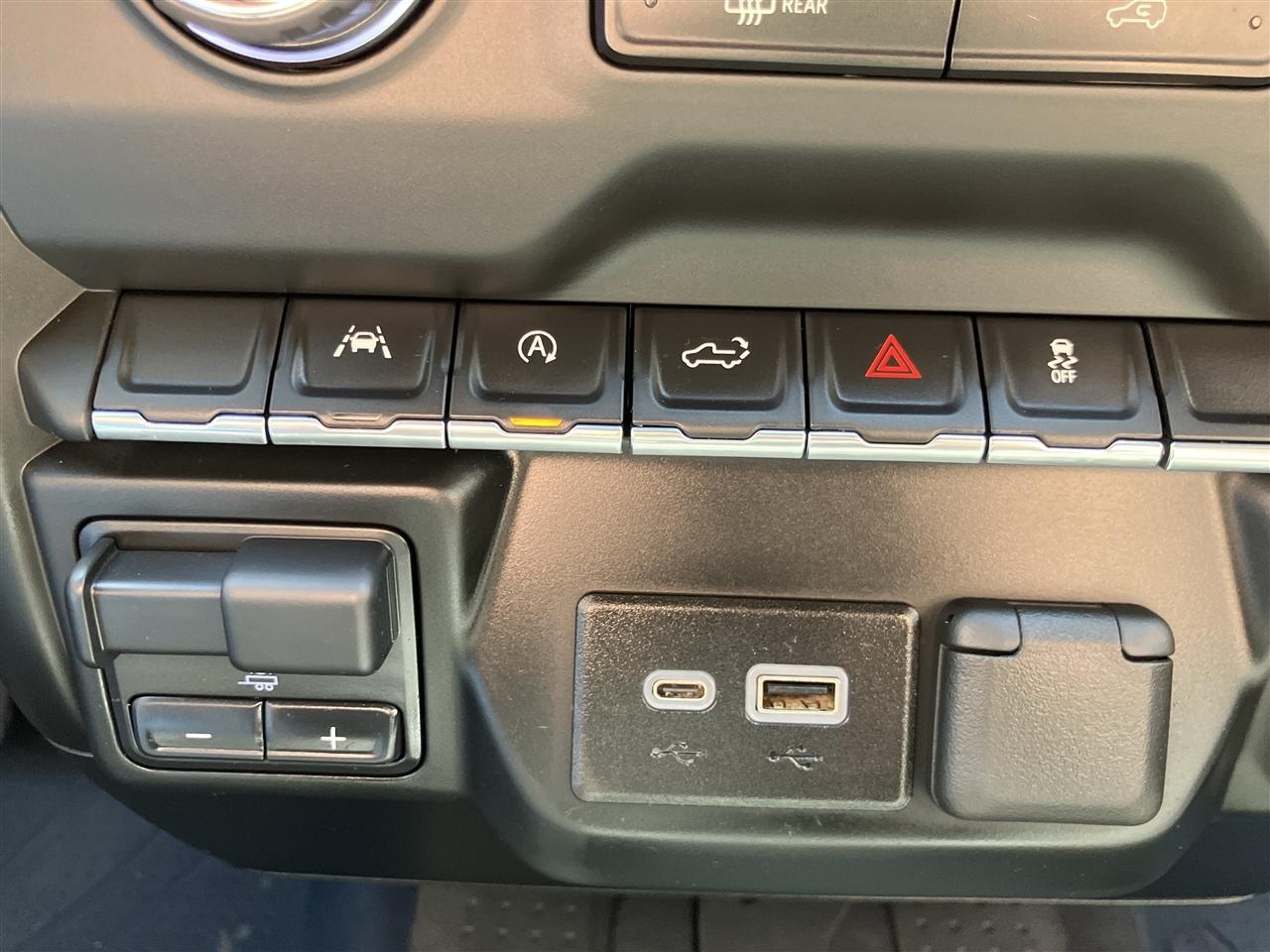 Chevrolet Silverado 1500 4WD Crew Cab 147" Custom 2023