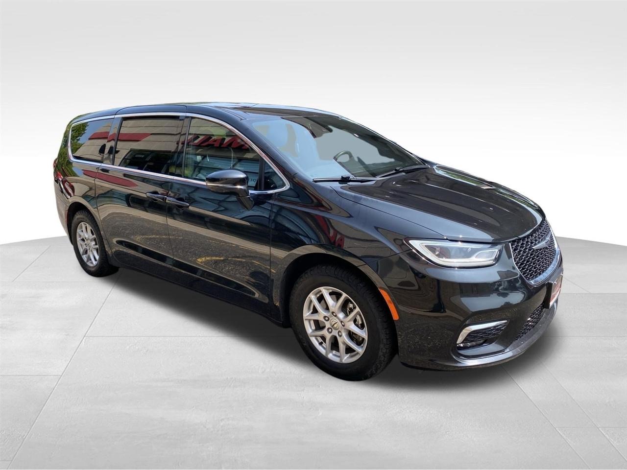 Chrysler Pacifica Touring FWD 2024