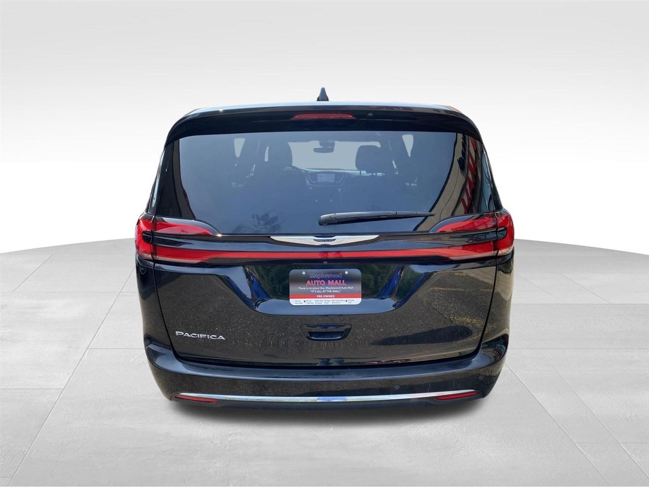 Chrysler Pacifica Touring FWD 2024